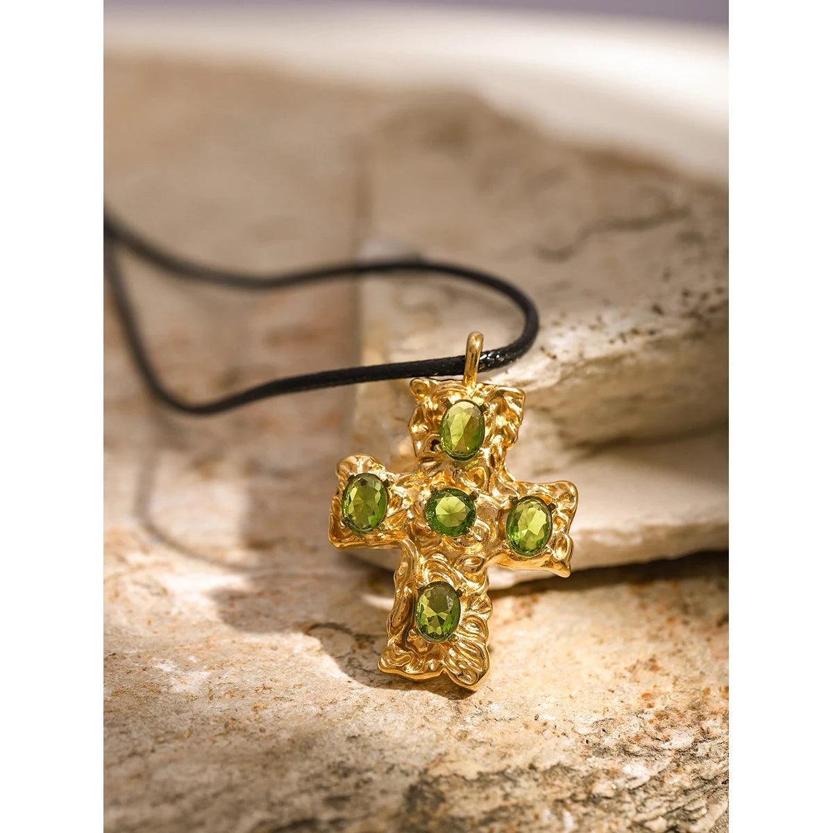 Colar Crucifixo Strass